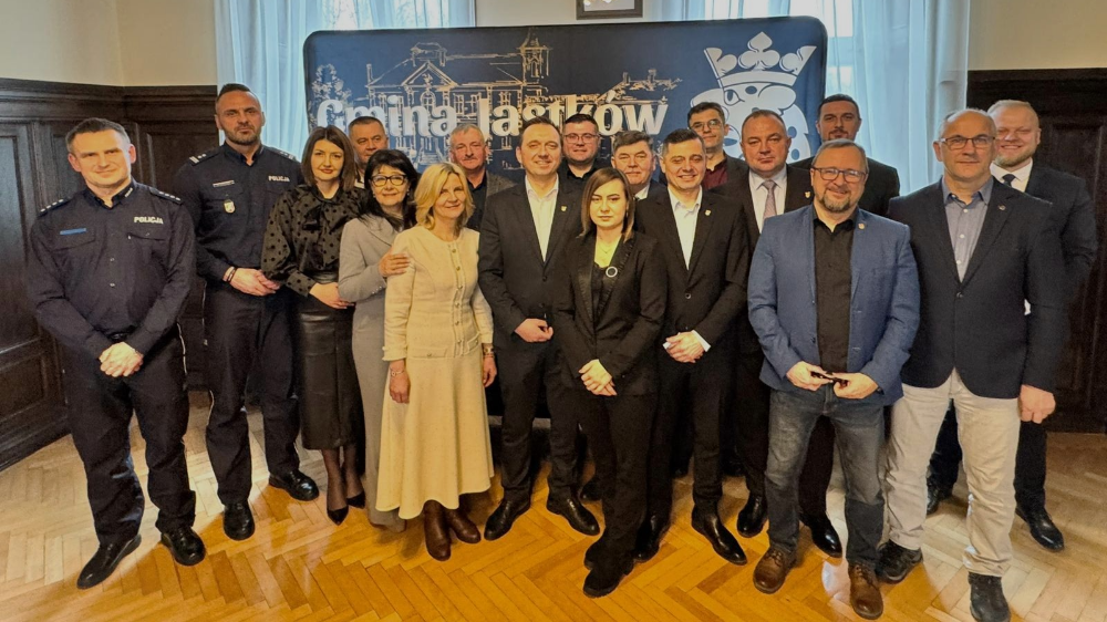 Radni Gminni z komendantem Arturem Tarnowskim oraz nadkom. Rafał Wach